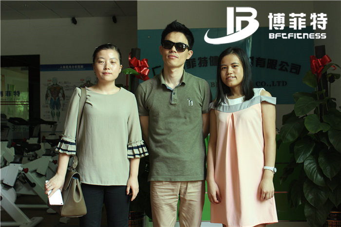 韓國客戶來中國進口羞羞视频APP下载大全的健身器材