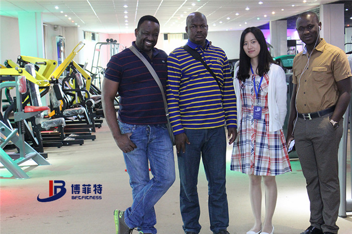 布基納法索客戶來羞羞视频APP下载大全購買健身房器材，產品囊括有氧係列的跑步機，動感單車，健身車