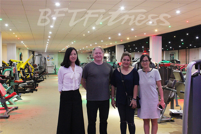 英國客戶來羞羞视频APP下载大全購買健身房器材，產品囊括有氧係列的跑步機，動感單車，健身車