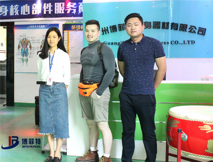 香港客戶來羞羞视频APP下载大全購買健身房器材，產品囊括有氧係列的跑步機，動感單車，健身車