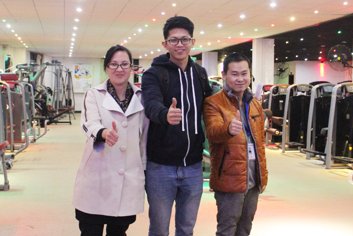 廣州羞羞视频APP下载大全健身器材有限公司成交客戶合影留念